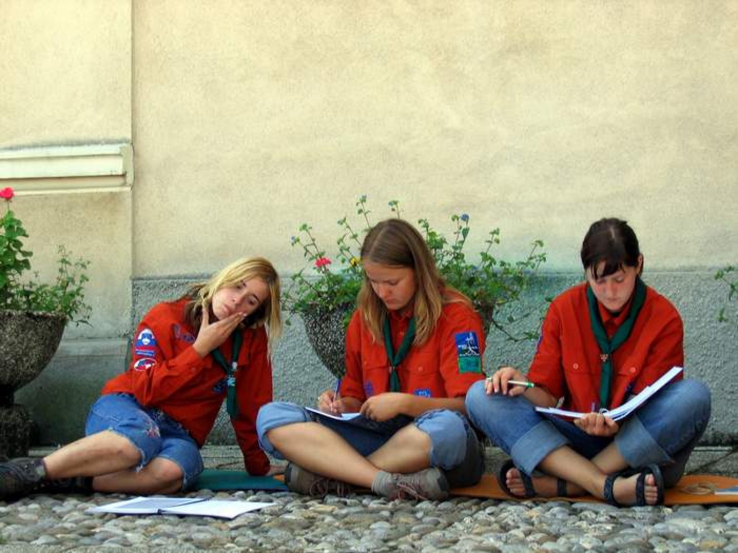 Utrinki iz začetka taborne šole.