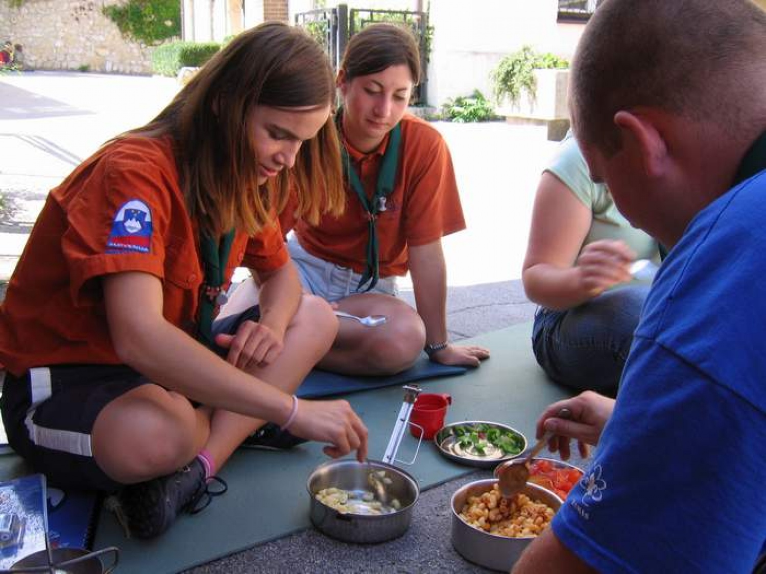 Utrinki iz začetka taborne šole.