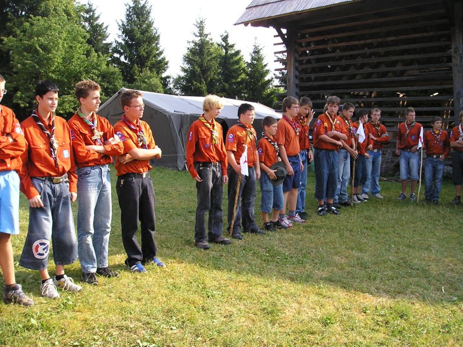 Fantje, treba bo ponoviti, kaj je to skavtska drža!