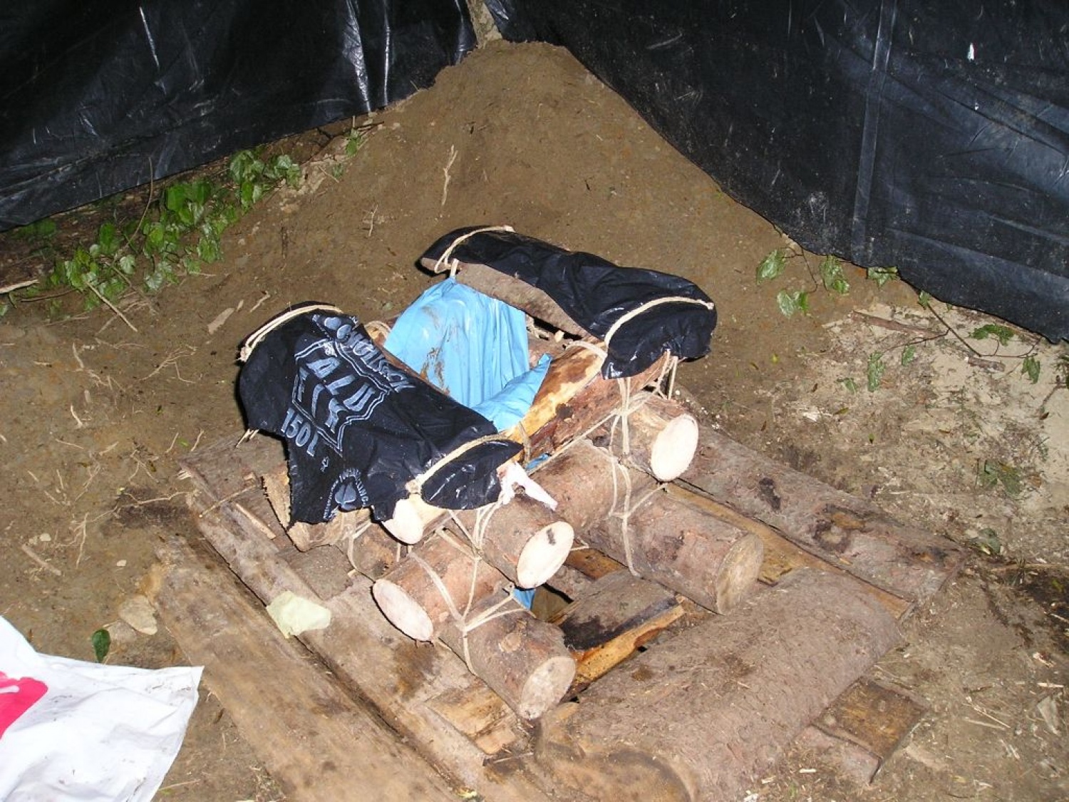 tako izgleda stranišče na taboru koroške čete