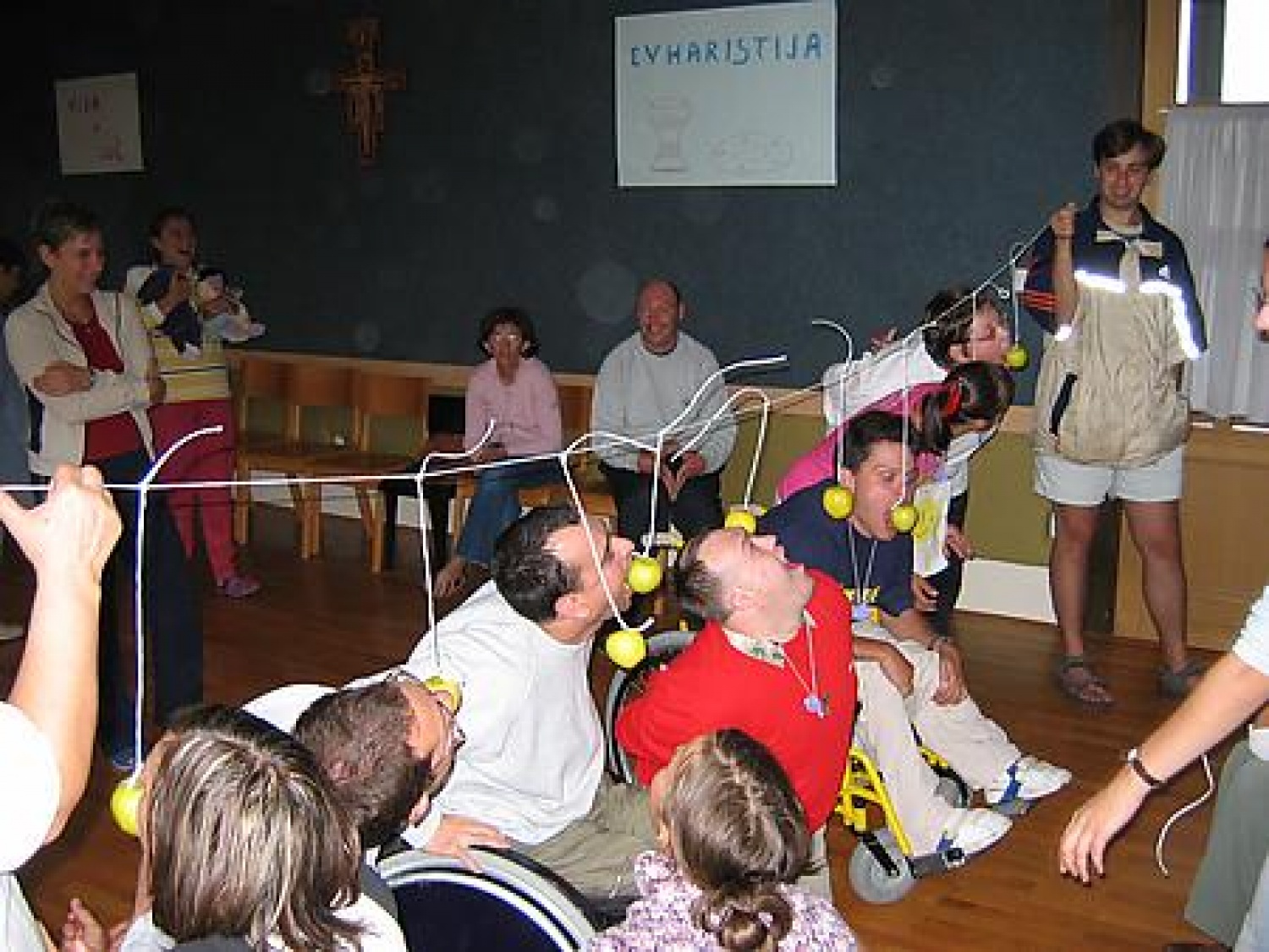 Tukaj je nekaj zbranih slik iz letovanj gibanja Vera in luč.