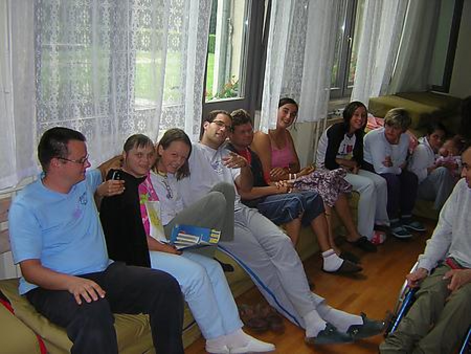 Tukaj je nekaj zbranih slik iz letovanj gibanja Vera in luč.