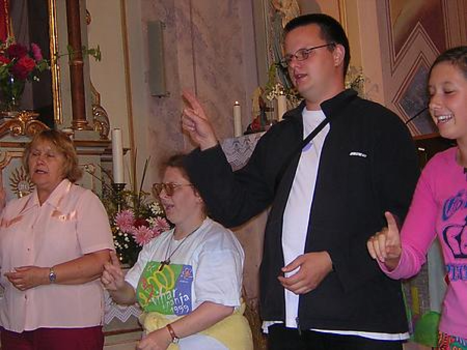 Tukaj je nekaj zbranih slik iz letovanj gibanja Vera in luč.