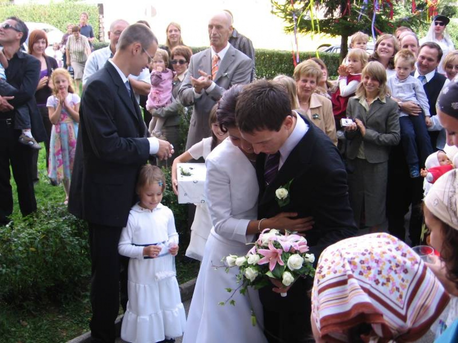 Peter: "Jaz, Peter, vzamem tebe, Karli, za svojo ženo in obljubljam, da ..."
Karli: "Jaz, Karli, vzamem tebe, Peter, za svojega moža in obljubljam, da ..."