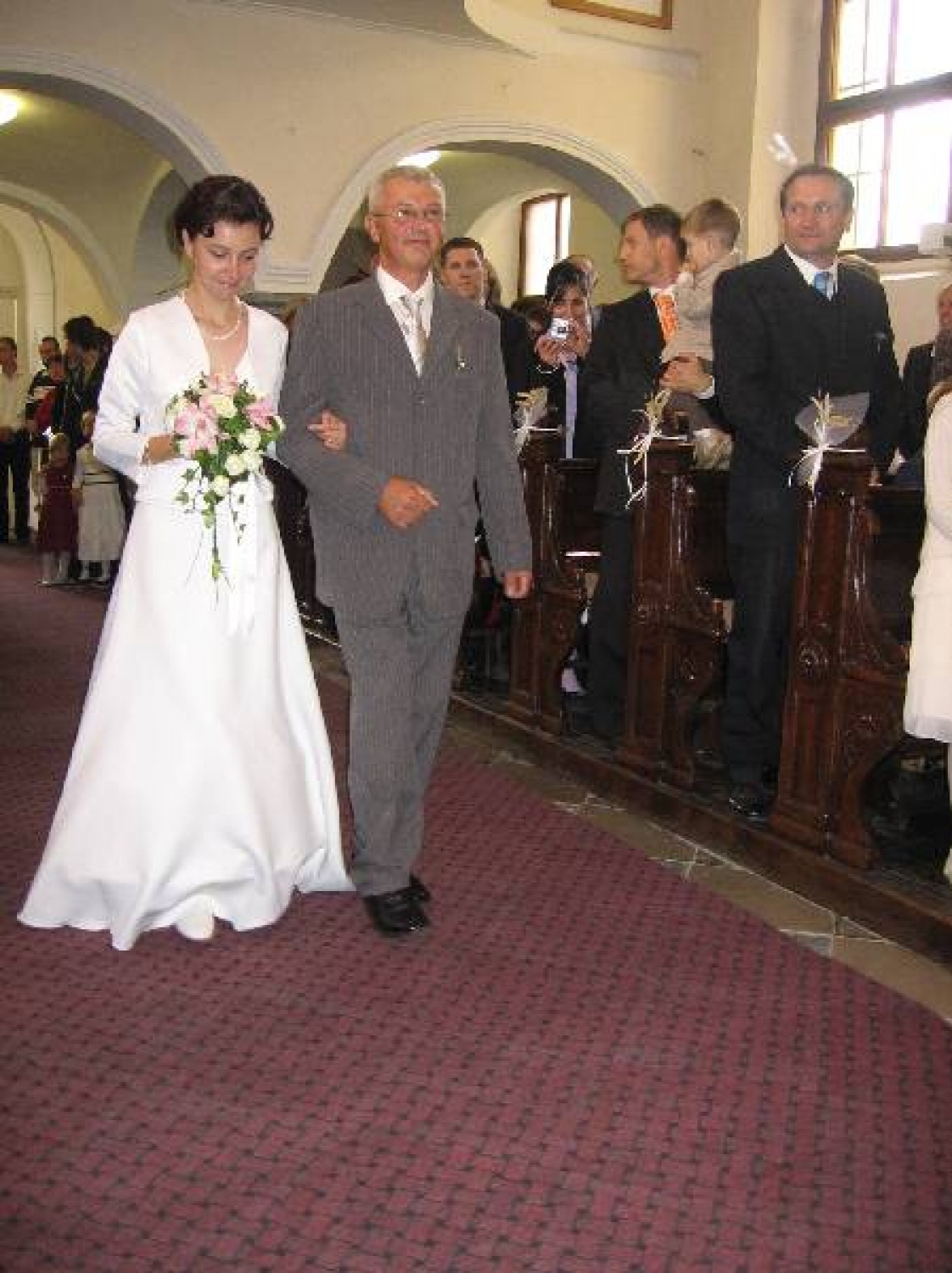 Peter: "Jaz, Peter, vzamem tebe, Karli, za svojo ženo in obljubljam, da ..."
Karli: "Jaz, Karli, vzamem tebe, Peter, za svojega moža in obljubljam, da ..."