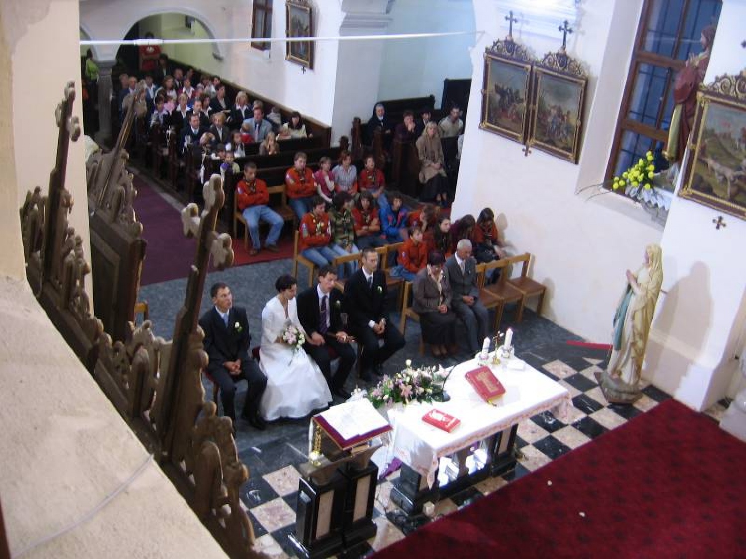 Peter: "Jaz, Peter, vzamem tebe, Karli, za svojo ženo in obljubljam, da ..."
Karli: "Jaz, Karli, vzamem tebe, Peter, za svojega moža in obljubljam, da ..."