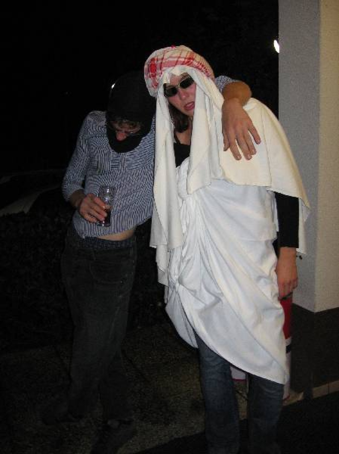 Peter: "Jaz, Peter, vzamem tebe, Karli, za svojo ženo in obljubljam, da ..."
Karli: "Jaz, Karli, vzamem tebe, Peter, za svojega moža in obljubljam, da ..."