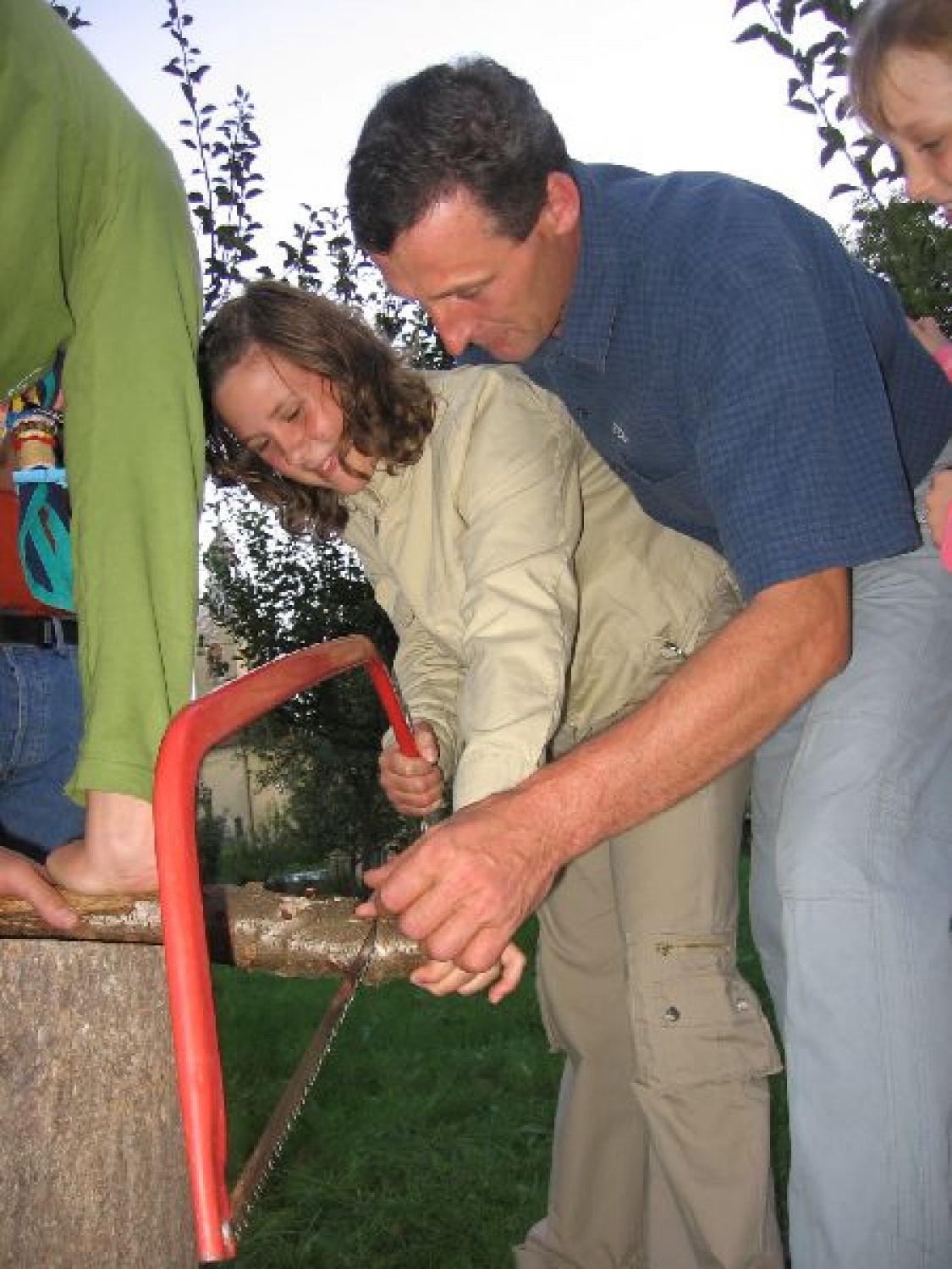 Vsak 1. petek v mesecu se novomeški skavti zberemo pri sv. maši, da se priporočimo za varstvo in blagoslov pri naših aktivnostih. Tako smo se Gorjanski medvedje zbrali tudi ta petek, 6. 10. 2006, v cerkvi v Šmihelu. Kaj smo delali pred in po maši?