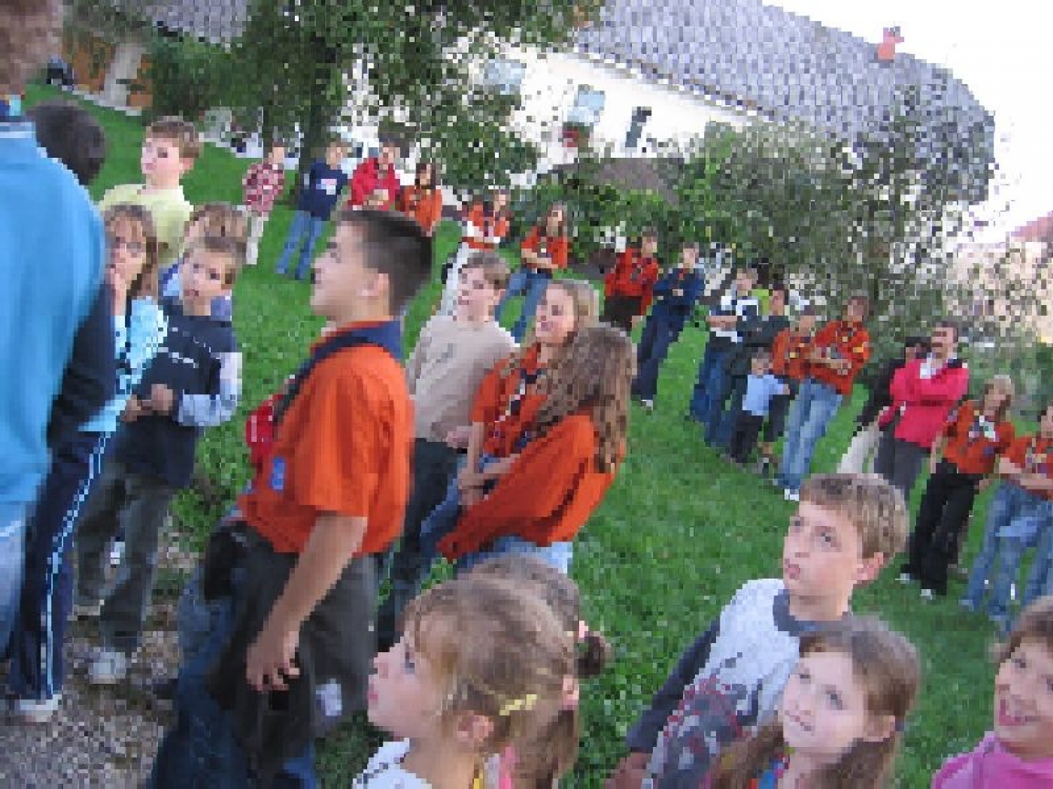 Vsak 1. petek v mesecu se novomeški skavti zberemo pri sv. maši, da se priporočimo za varstvo in blagoslov pri naših aktivnostih. Tako smo se Gorjanski medvedje zbrali tudi ta petek, 6. 10. 2006, v cerkvi v Šmihelu. Kaj smo delali pred in po maši?