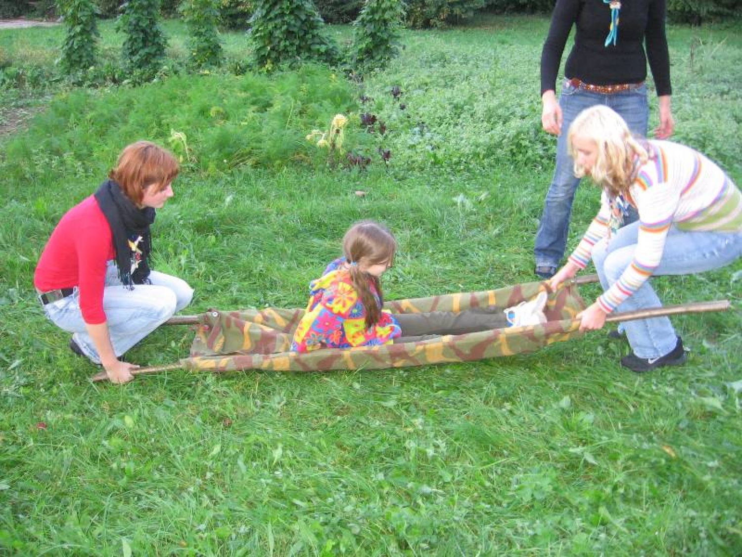 Vsak 1. petek v mesecu se novomeški skavti zberemo pri sv. maši, da se priporočimo za varstvo in blagoslov pri naših aktivnostih. Tako smo se Gorjanski medvedje zbrali tudi ta petek, 6. 10. 2006, v cerkvi v Šmihelu. Kaj smo delali pred in po maši?