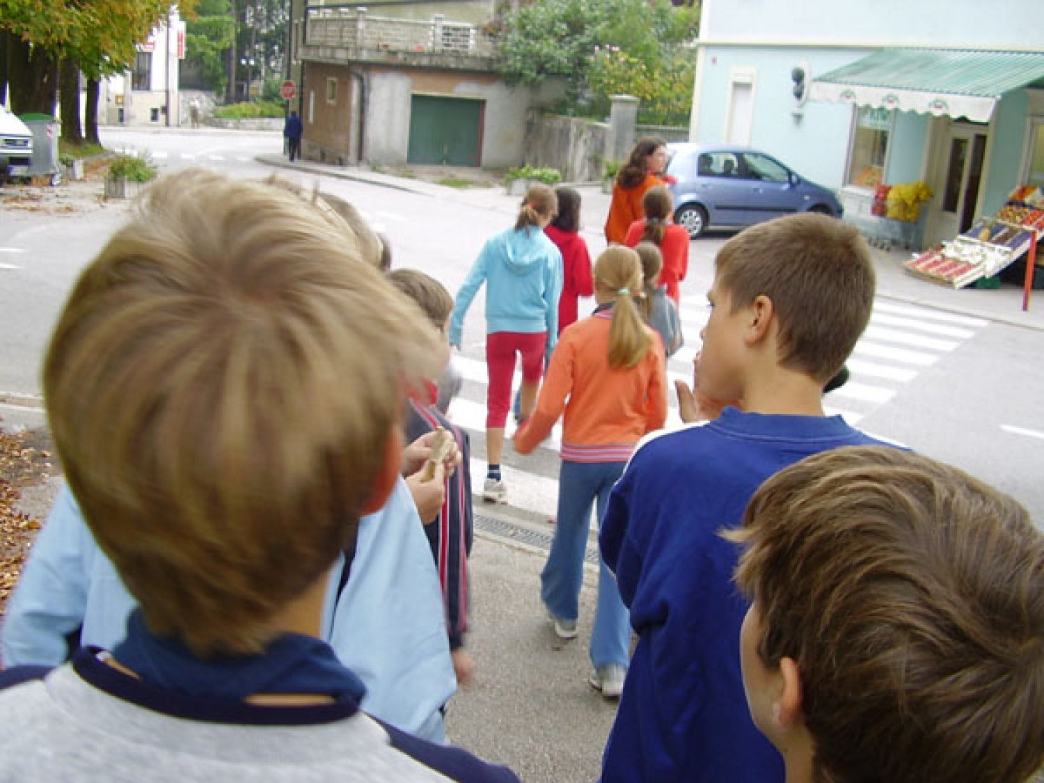 za akelo, strumno naprej!