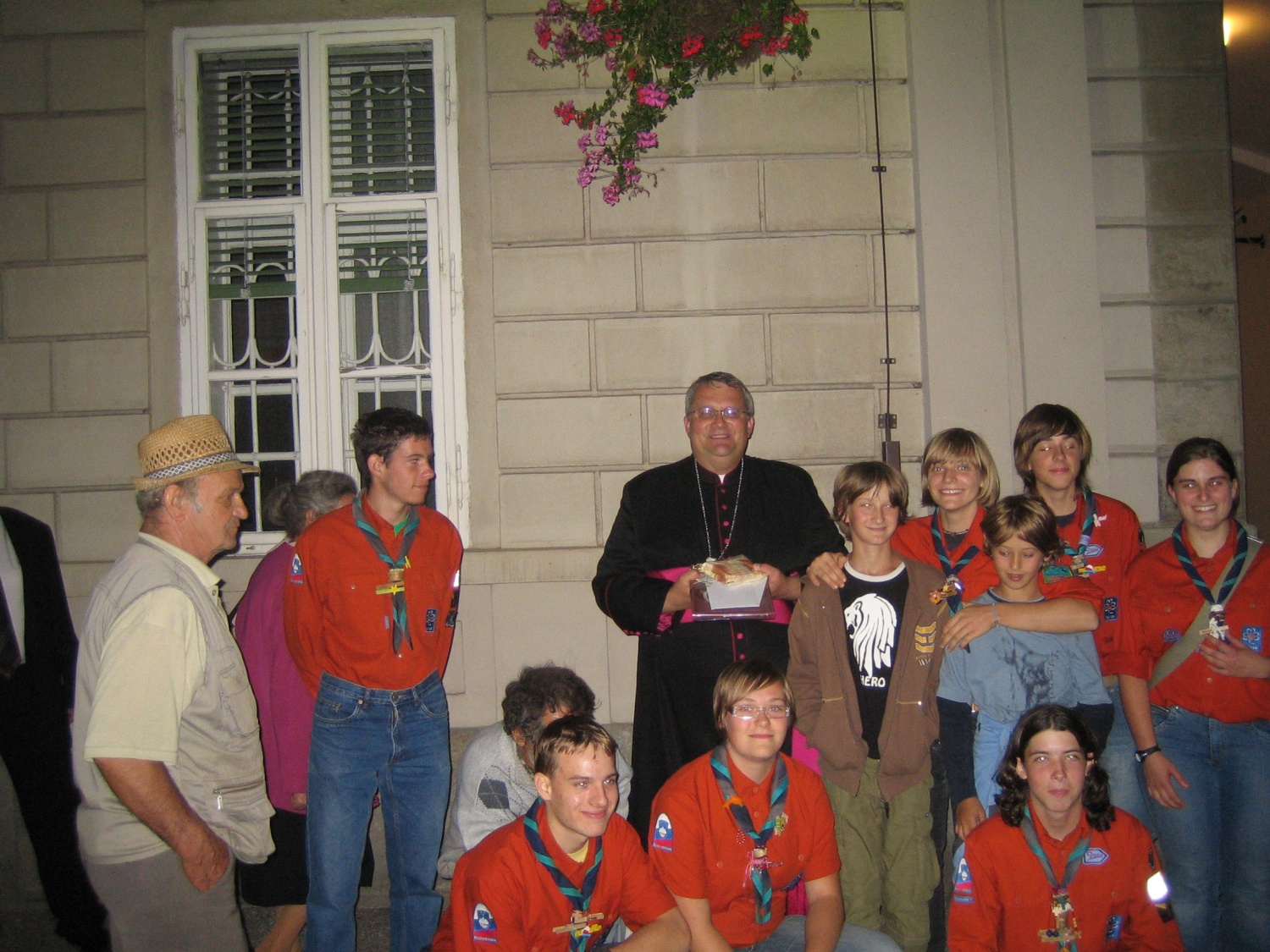 z novim pomožnim škofom...