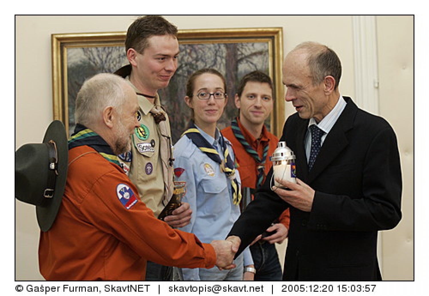 Luč miru iz Betlehema je sprejel tudi predsednik države dr. Janez Drnovšek.