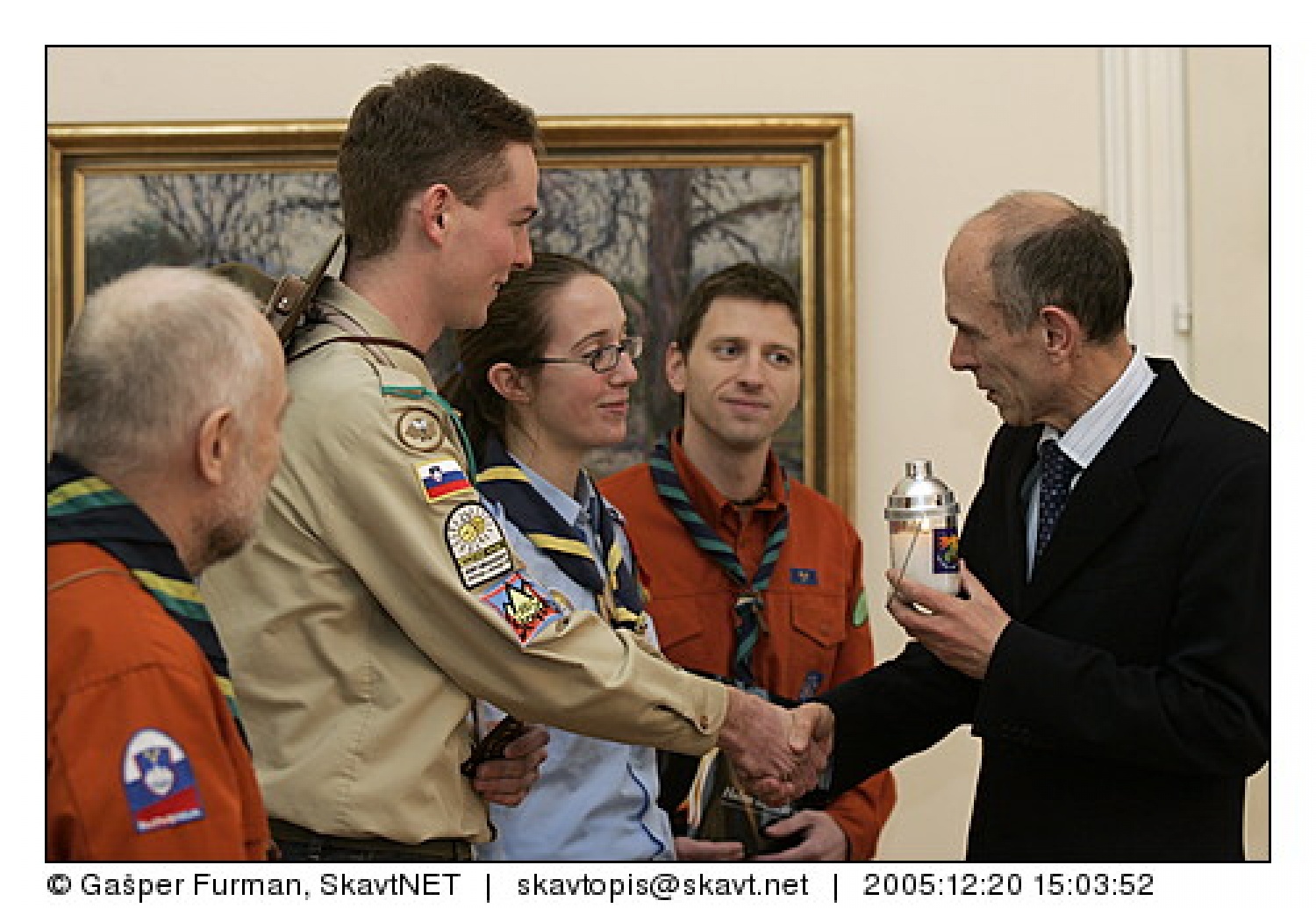 Luč miru iz Betlehema je sprejel tudi predsednik države dr. Janez Drnovšek.