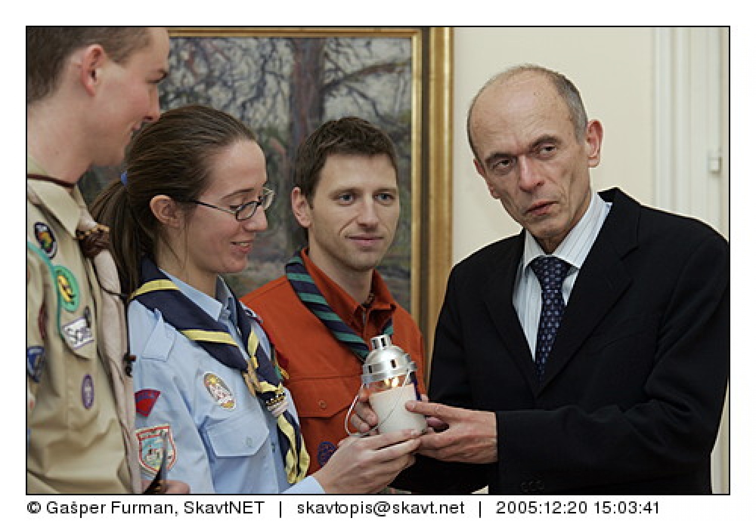 Luč miru iz Betlehema je sprejel tudi predsednik države dr. Janez Drnovšek.