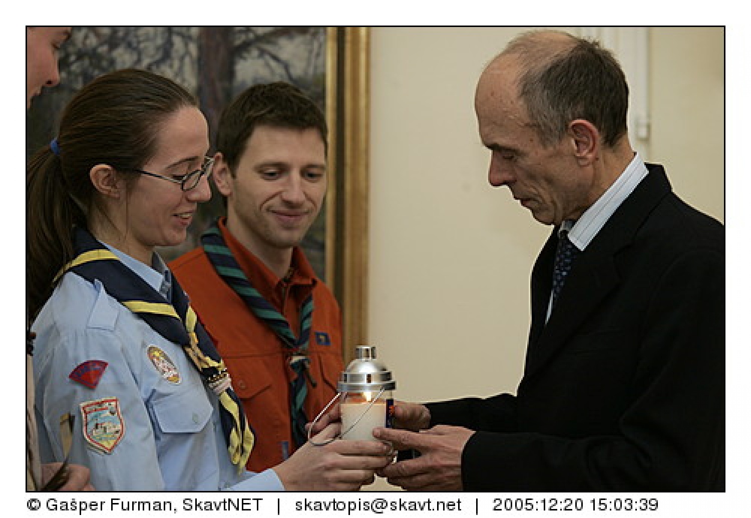 Luč miru iz Betlehema je sprejel tudi predsednik države dr. Janez Drnovšek.