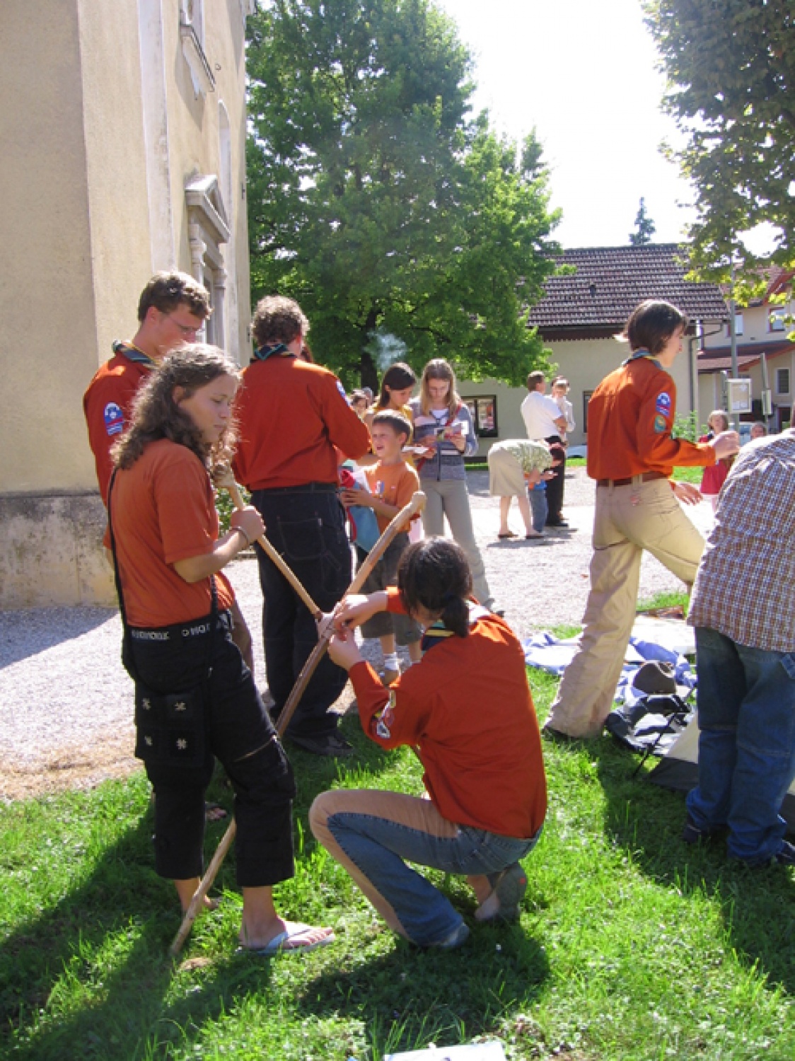 Čeprav se skavtsko leto 2006/2007 še ni začelo, smo Gorjanski medvedje vseeno začeli s promocijo v novomeških cerkvah. Mlade vabimo, da se nam pridružijo v novem skavtskem letu in skupaj z nami doživijo nepozabne trenutke.