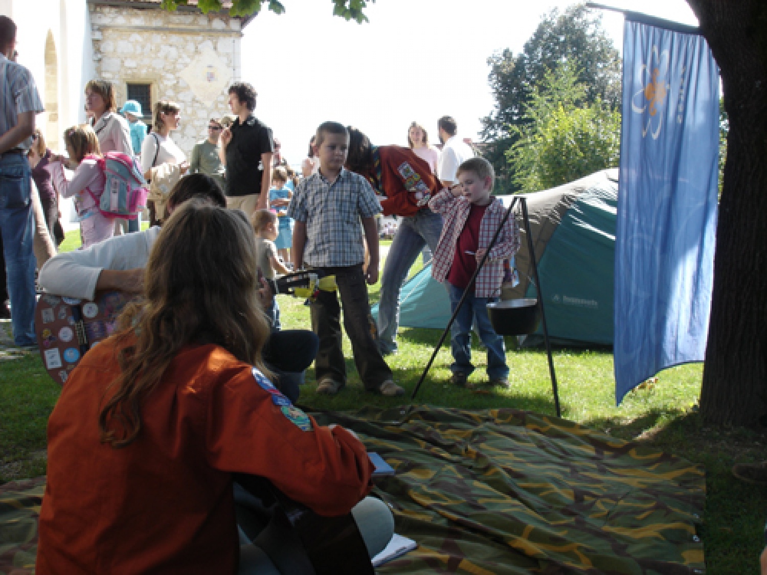 Čeprav se skavtsko leto 2006/2007 še ni začelo, smo Gorjanski medvedje vseeno začeli s promocijo v novomeških cerkvah. Mlade vabimo, da se nam pridružijo v novem skavtskem letu in skupaj z nami doživijo nepozabne trenutke.