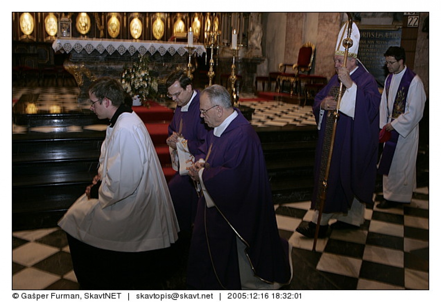 Maševal je nadškof Uran