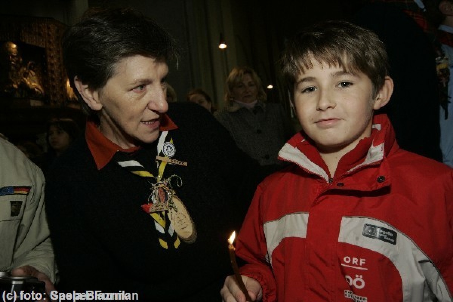 Iz Dunaja smo prejeli prve fotoutrinke s sprejema Luči miru iz Betlehema.