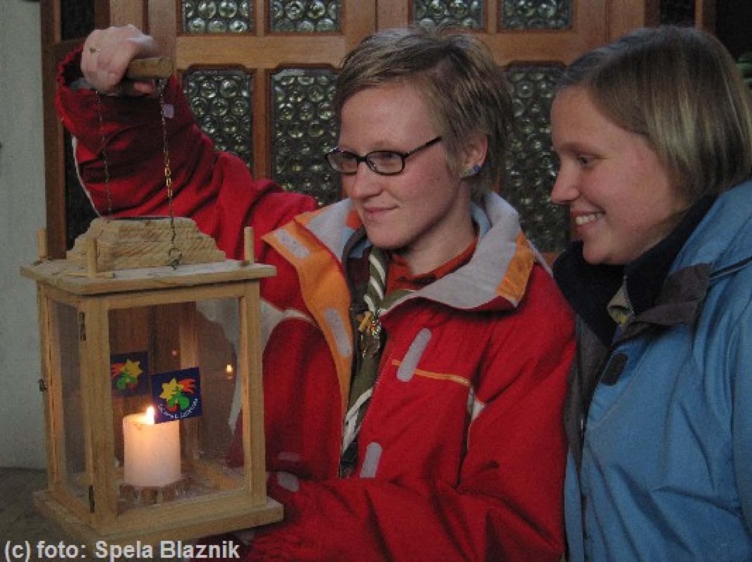 Iz Dunaja smo prejeli prve fotoutrinke s sprejema Luči miru iz Betlehema.