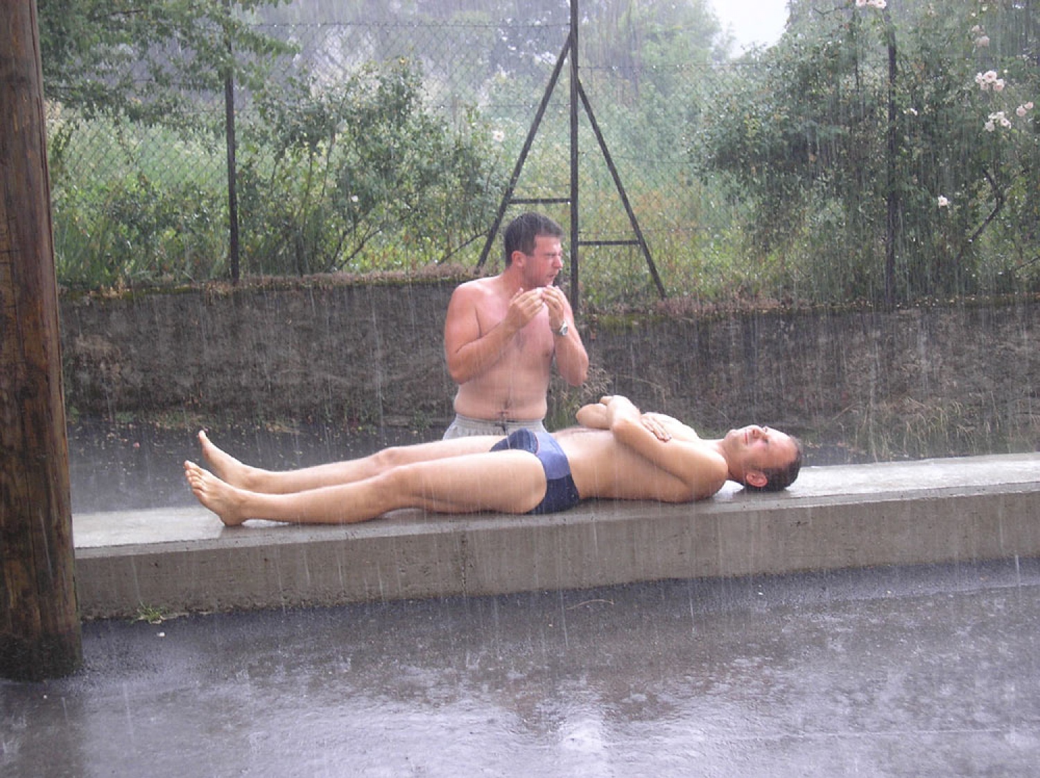 kopanje v Postojni na dežju