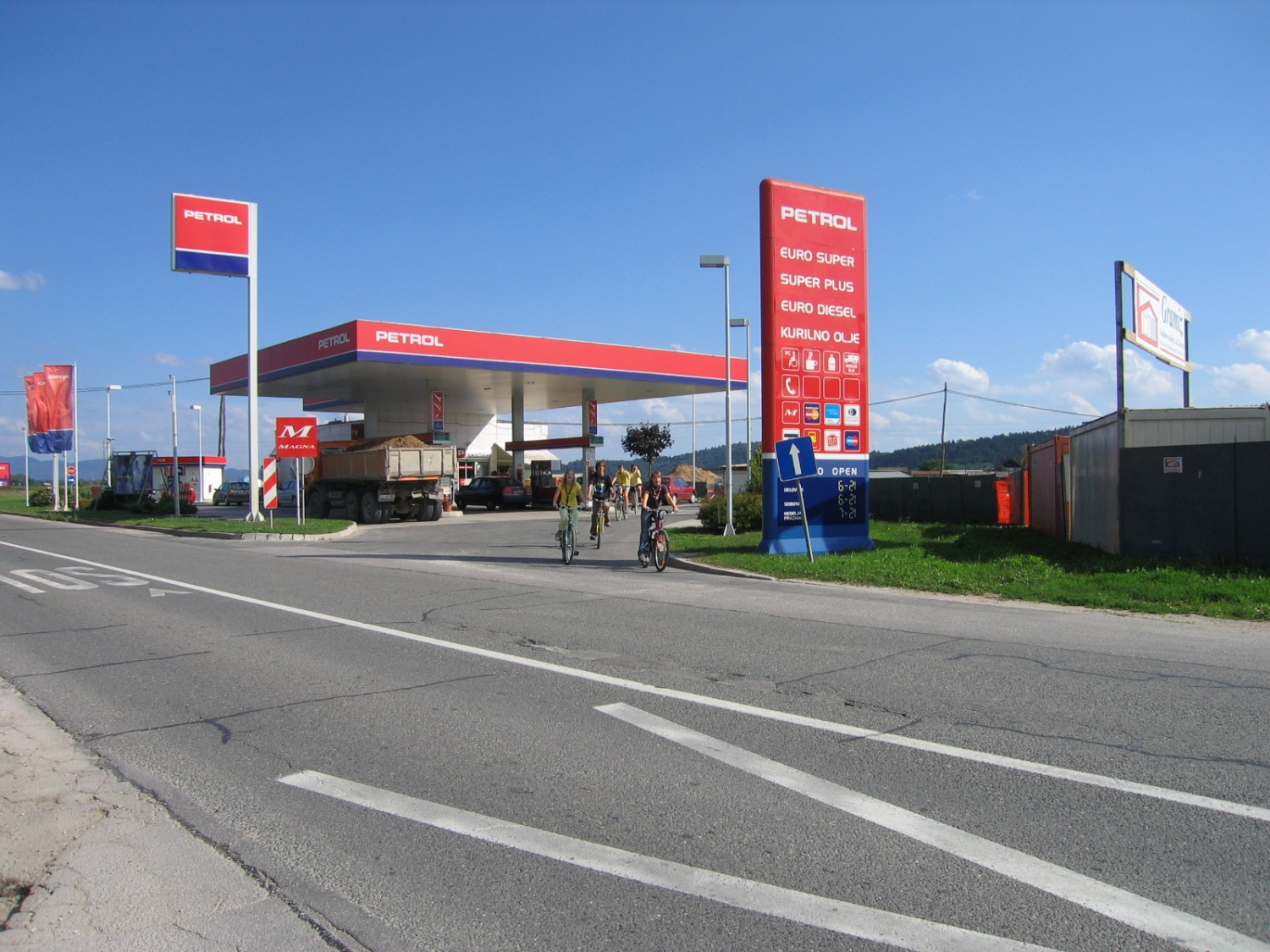 ja treba je blo natankat ker nm je ze bencina zmankal