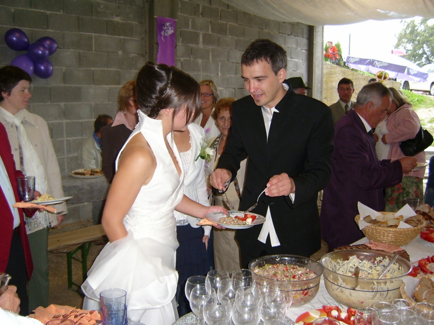 Tukaj lahko ujamete vsaj trenutek, dva ali tri včerajšnjega dogodka.