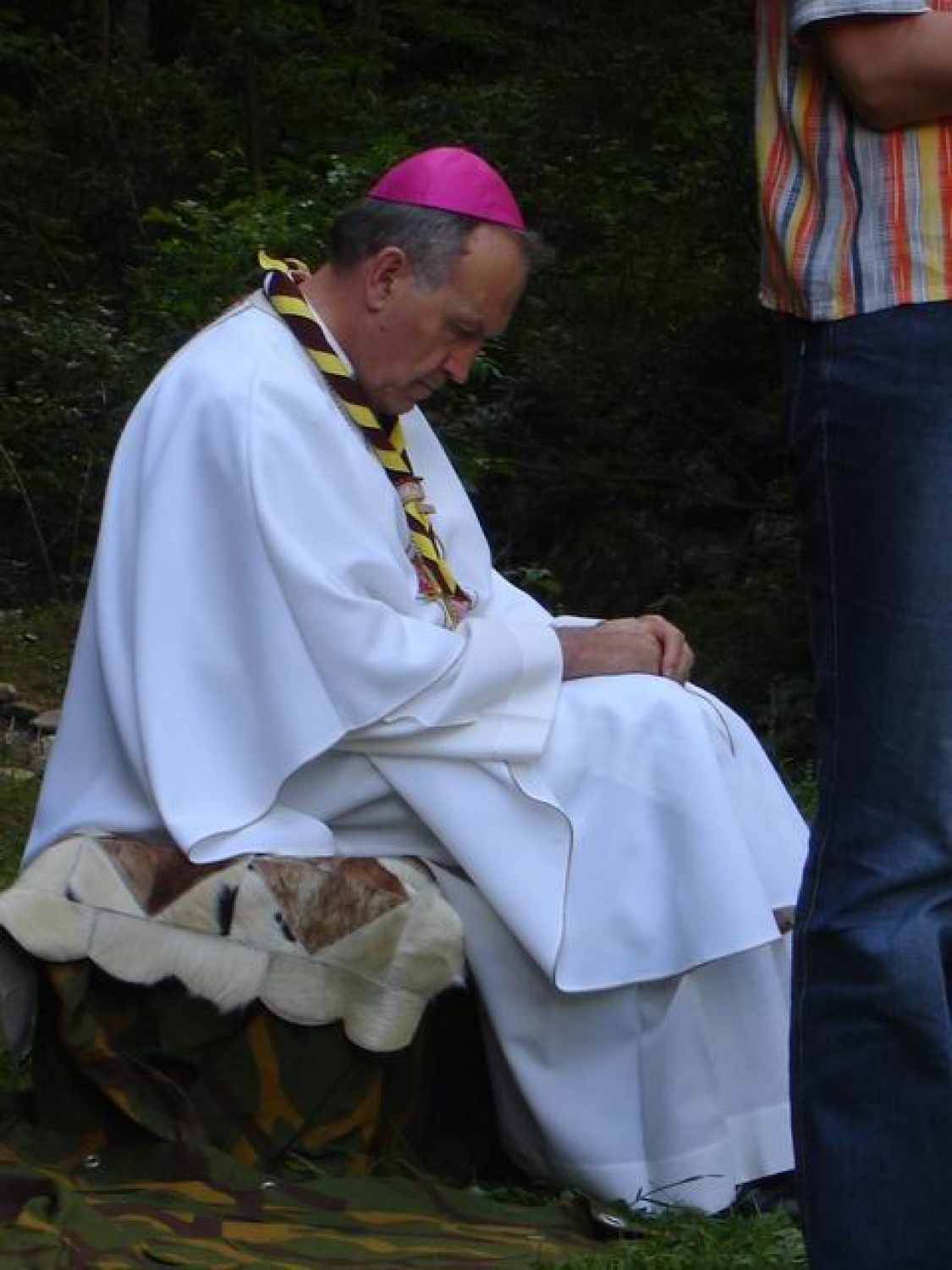 G. škof v pričakovanju menjave rutice