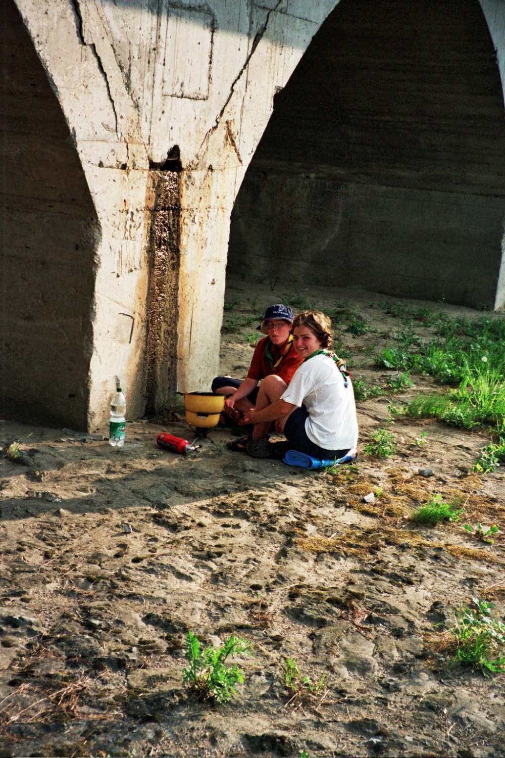 Pod mostom smo si pripravili večerjo