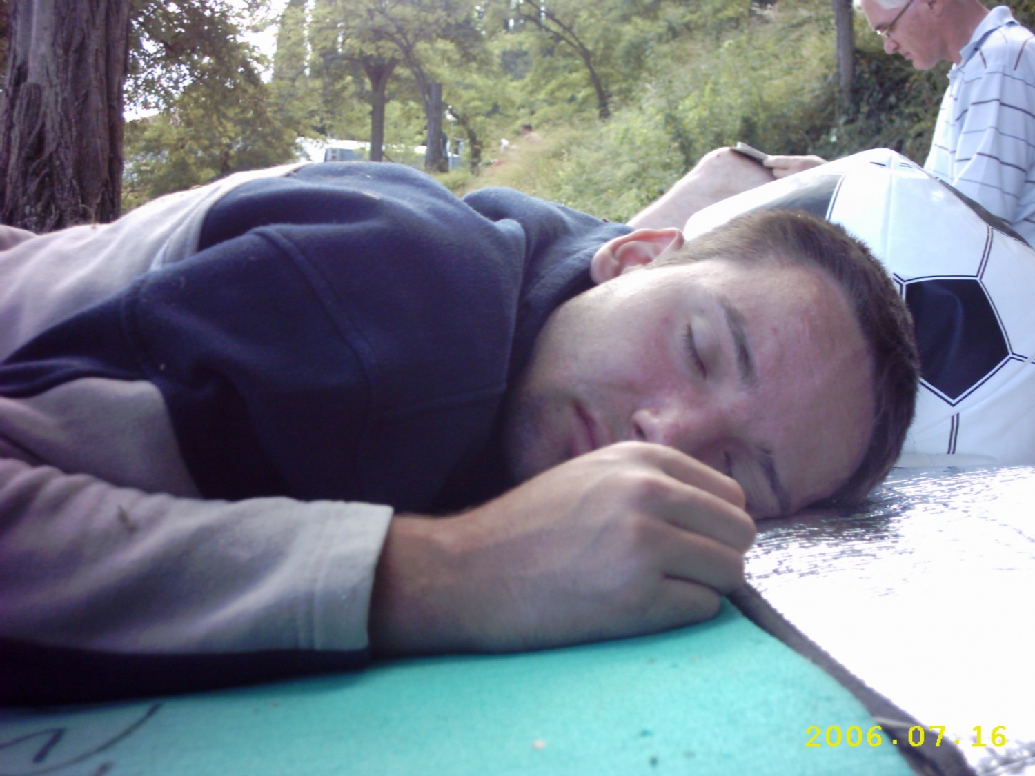 Naš voznik se mora spočit, preden gremo na pot...