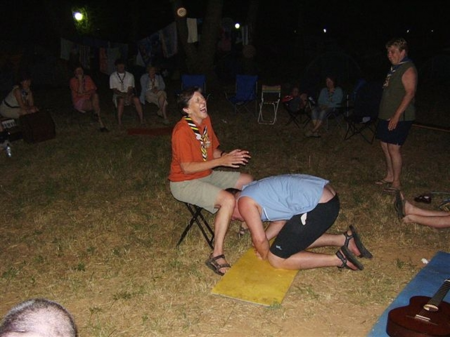 En spreten petelin in nasmejana kura