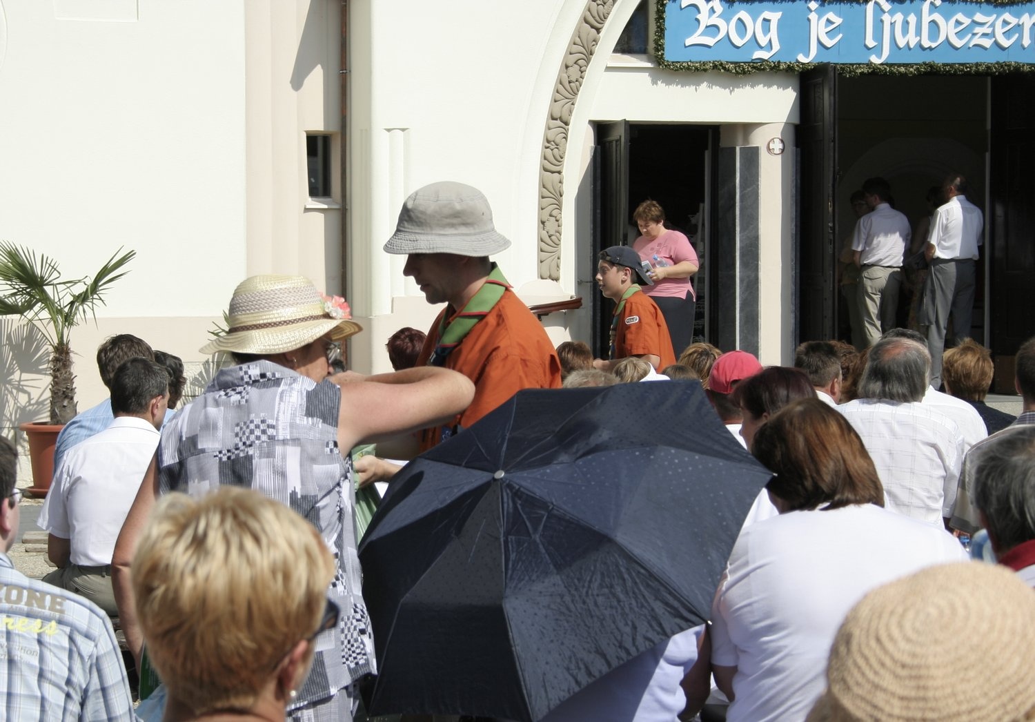 Slike iz posvetitve in umestitve škofa najmanjše slovenke škofije.
