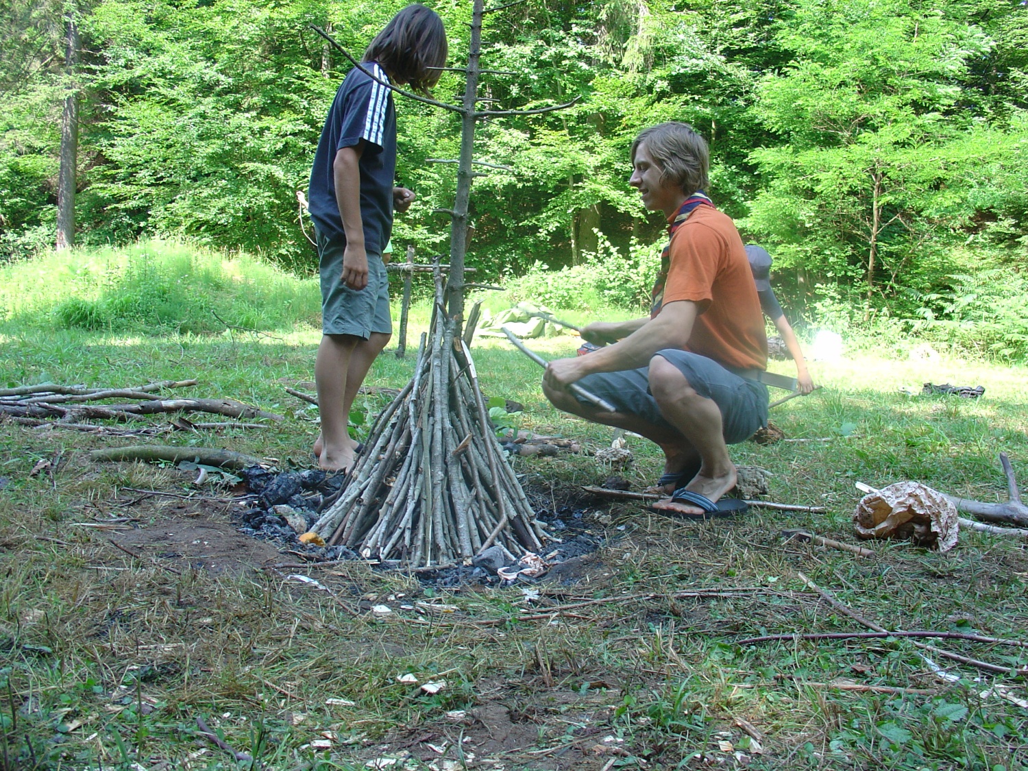 po zajtrku je začel rasti iz tal dodatni vir vročine