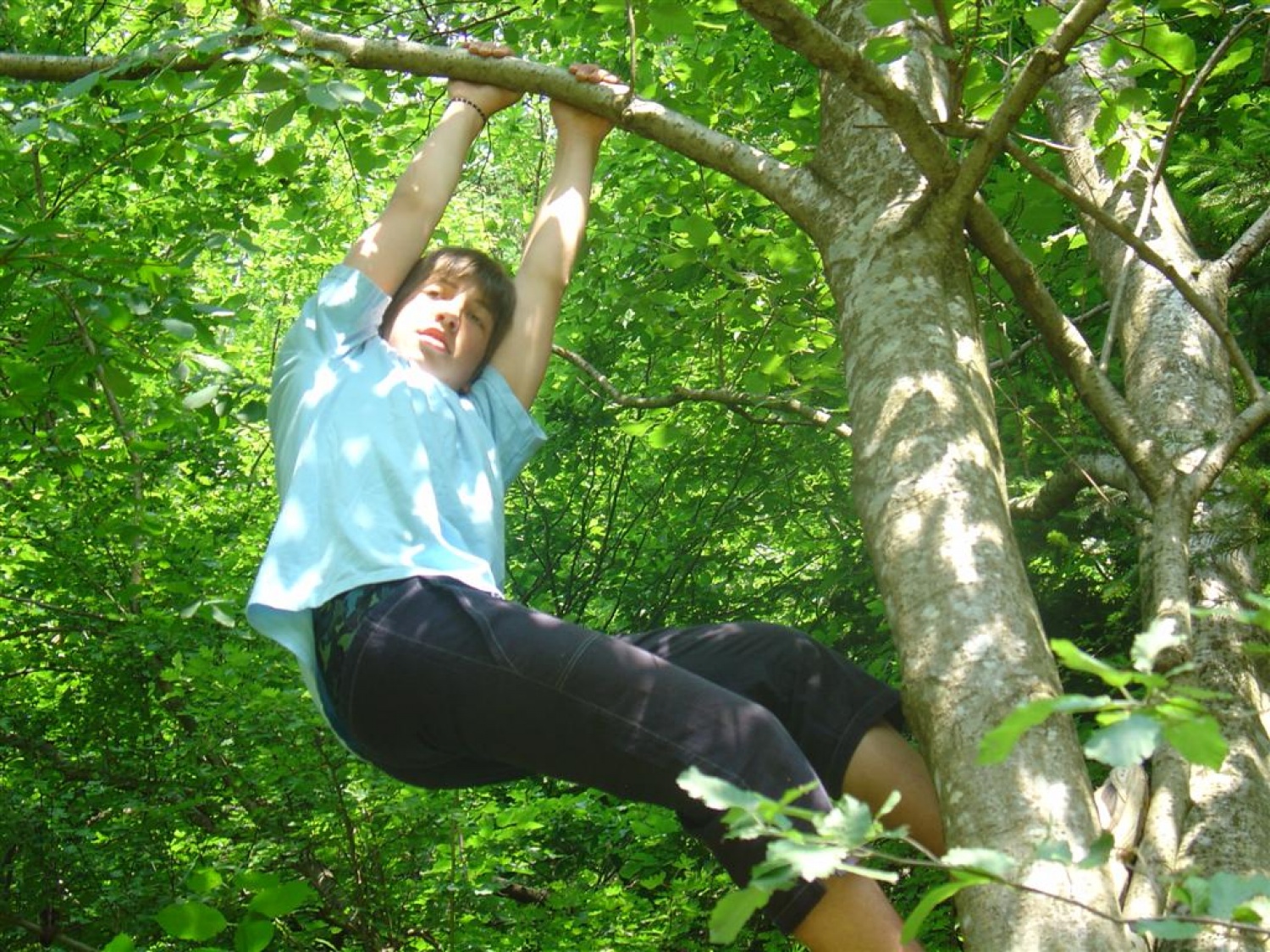 Hvalevredne osebe so se žrtvovale za obešanje zastave