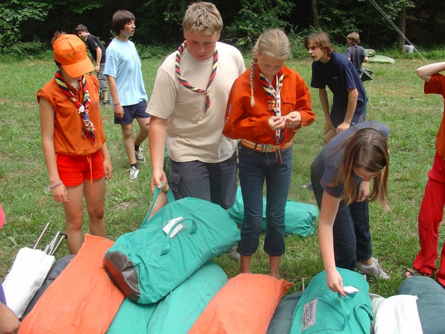 na jasici nas je pričakal kup sumljivih vreč z neznano vsebino