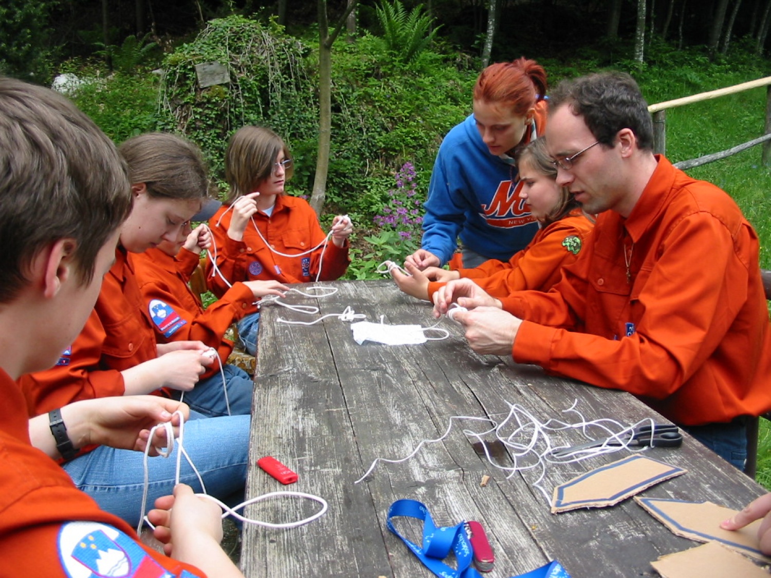 Utrinki iz obljub bovških skavtov.