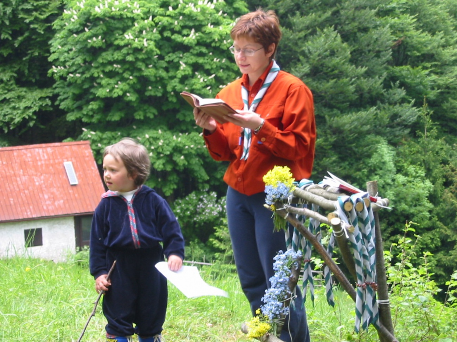 Utrinki iz obljub bovških skavtov.