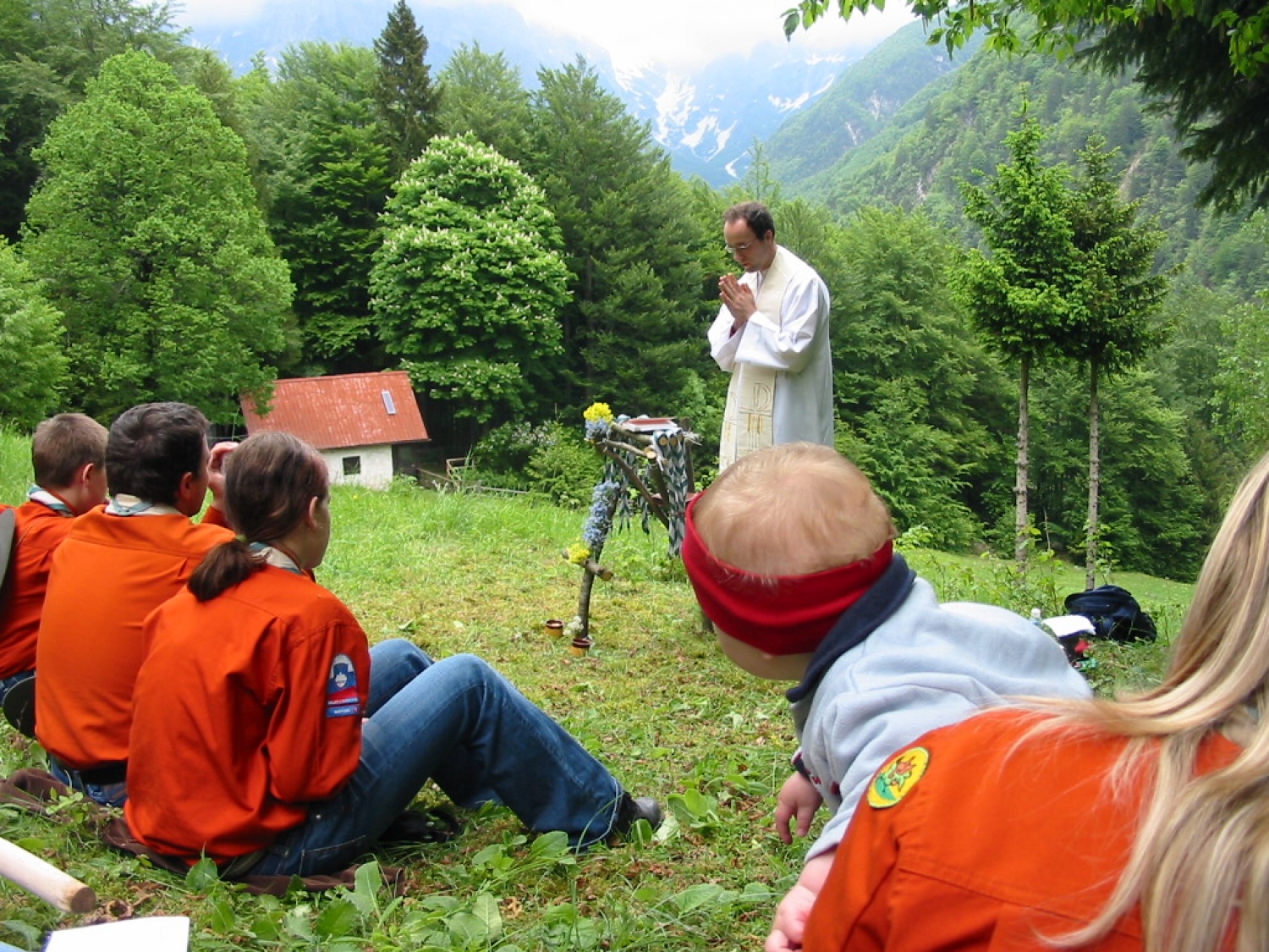 Utrinki iz obljub bovških skavtov.