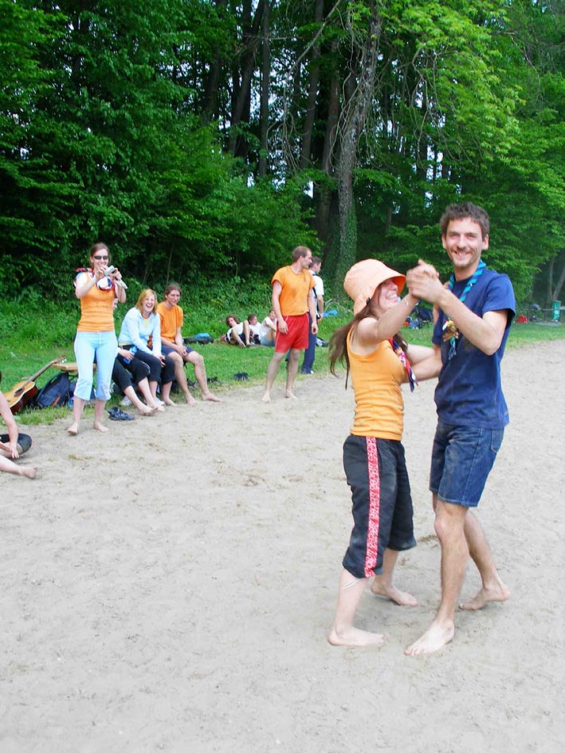 Ob izbrani glasbi so si punce dale duška in s sabo potegnile tudi kakšnega skavta