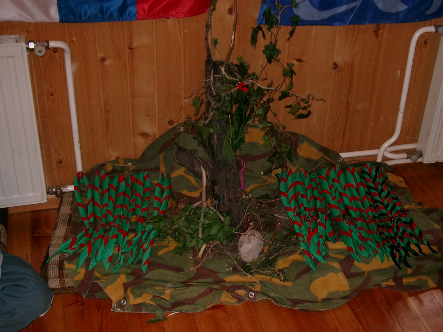 Rutke pod simbolomvikenda stega- "hrastom"