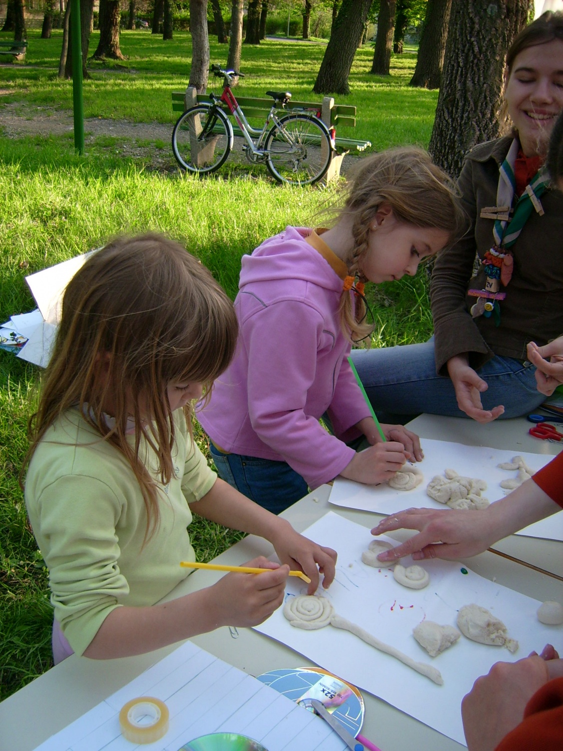 izdelovanje iz naravnega in odpadnega materiala