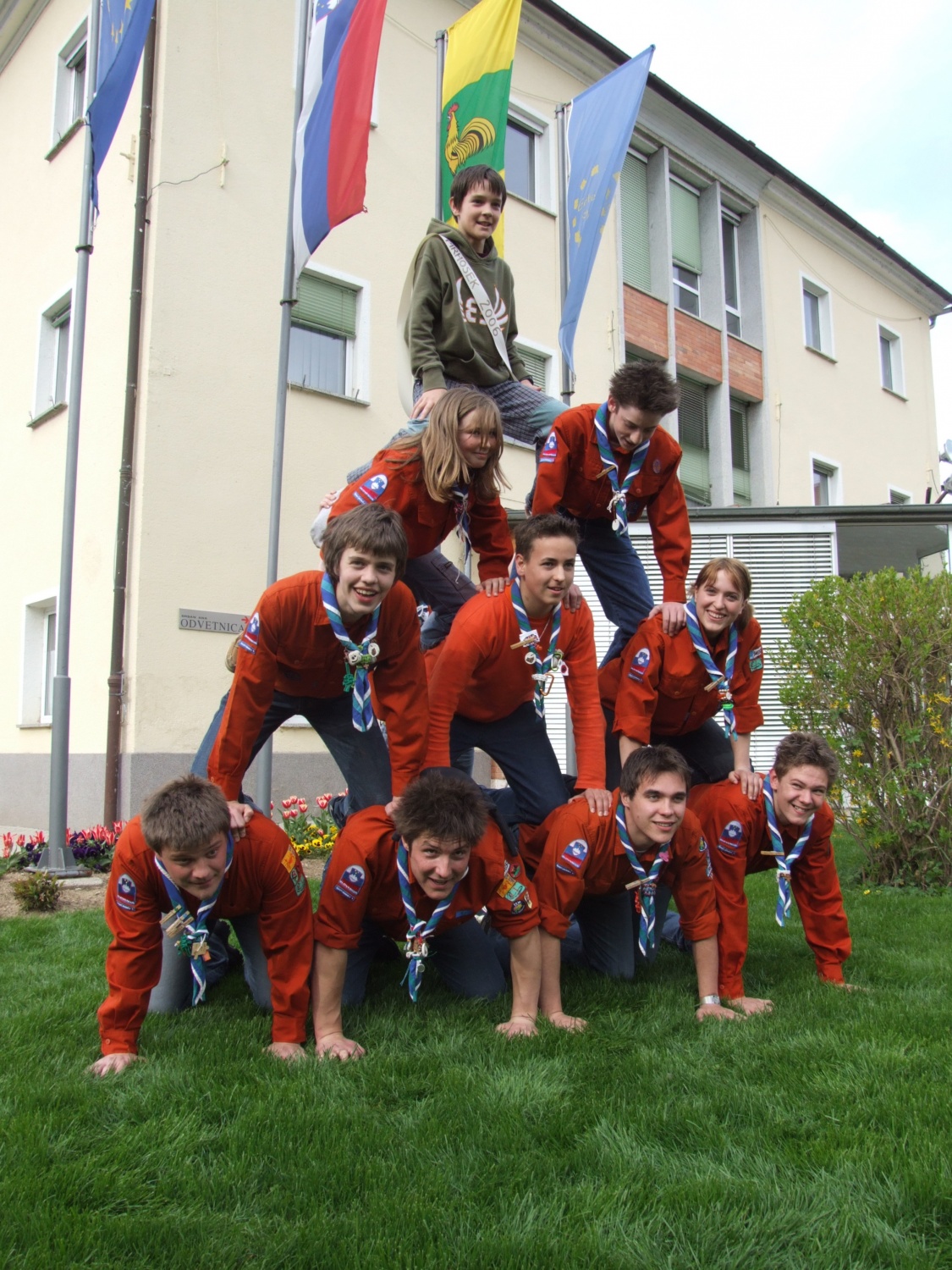 Utrinki iz sekanja pirh v Šentjerneju. Več slik najdete na naslovu: http://sentjernej1.skavt.net/galerija/index.php