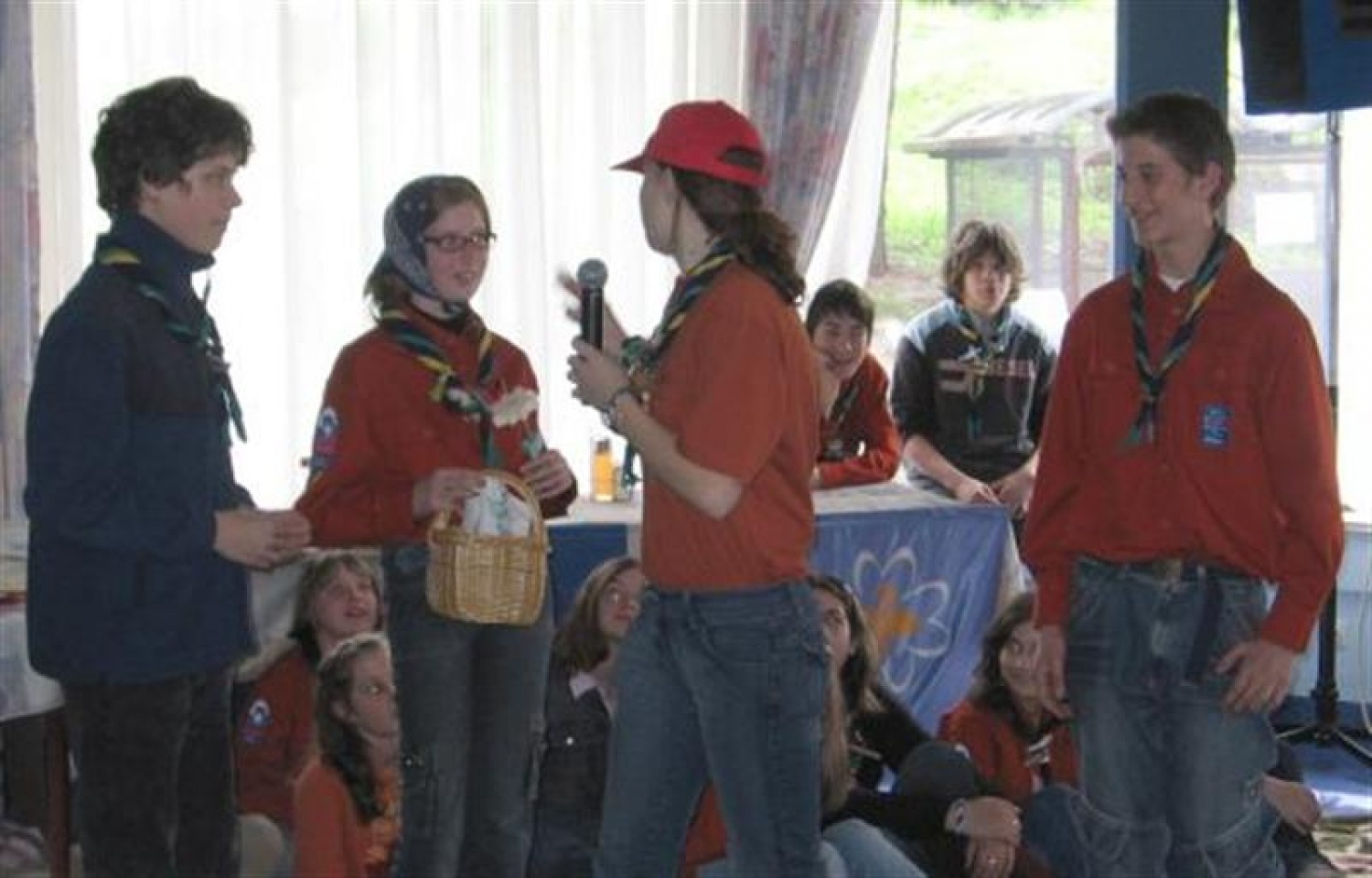 Velikonočni obisk skavtov v domu starejših občanov.