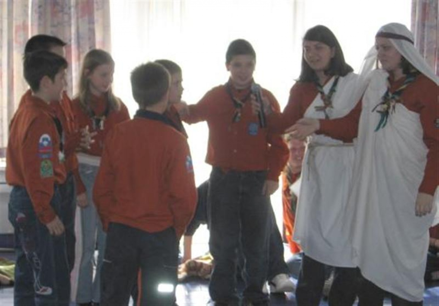 Velikonočni obisk skavtov v domu starejših občanov.