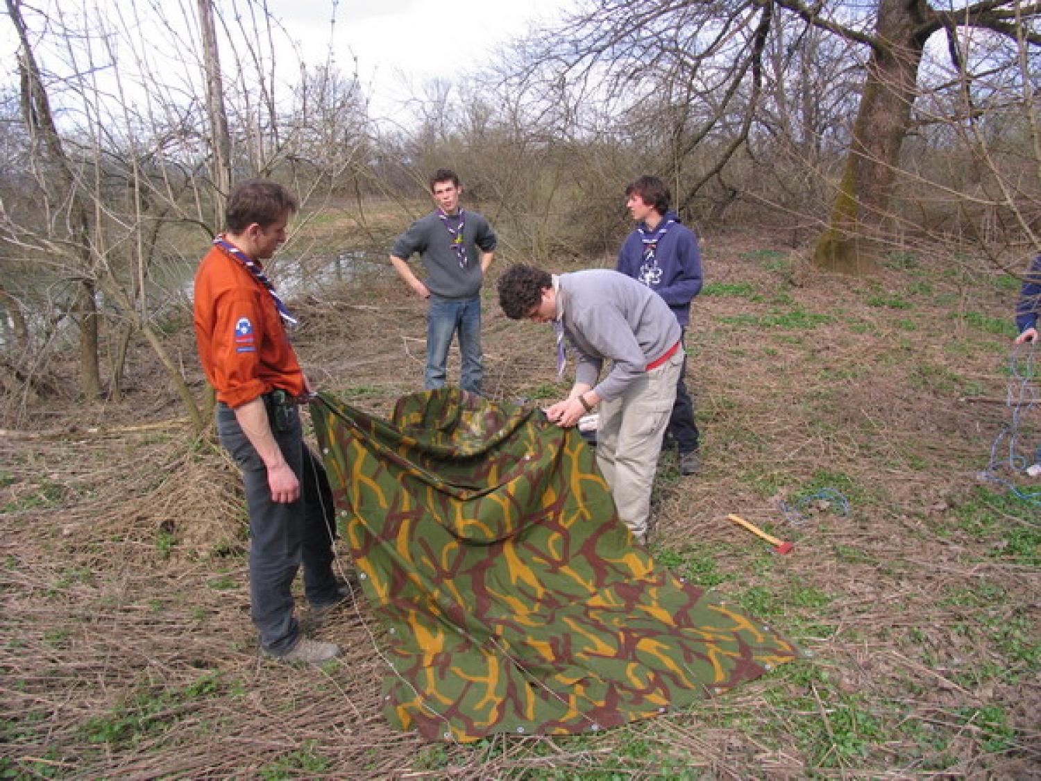 V nedeljo 2. aprila se je SKVO zbral v Bevkah, kjer smo odšli na Bi-Pi-jev prvi tabor na Brownsea. Poskušali smo se vživeti v dogajanje na taboru kot ga je izvedel naš utanovitelj. Na otoku nas je pozdravil Bi-Pi, dvignili smo zastave, postavili šotore (bivake), delali vaje za moč se praktično uposabljali (prva pomoč in reševanje življenaja) in igrali (zasledovanje). Zaključili smo s tabornim ognjem in večerjo (hrenovke+twist).