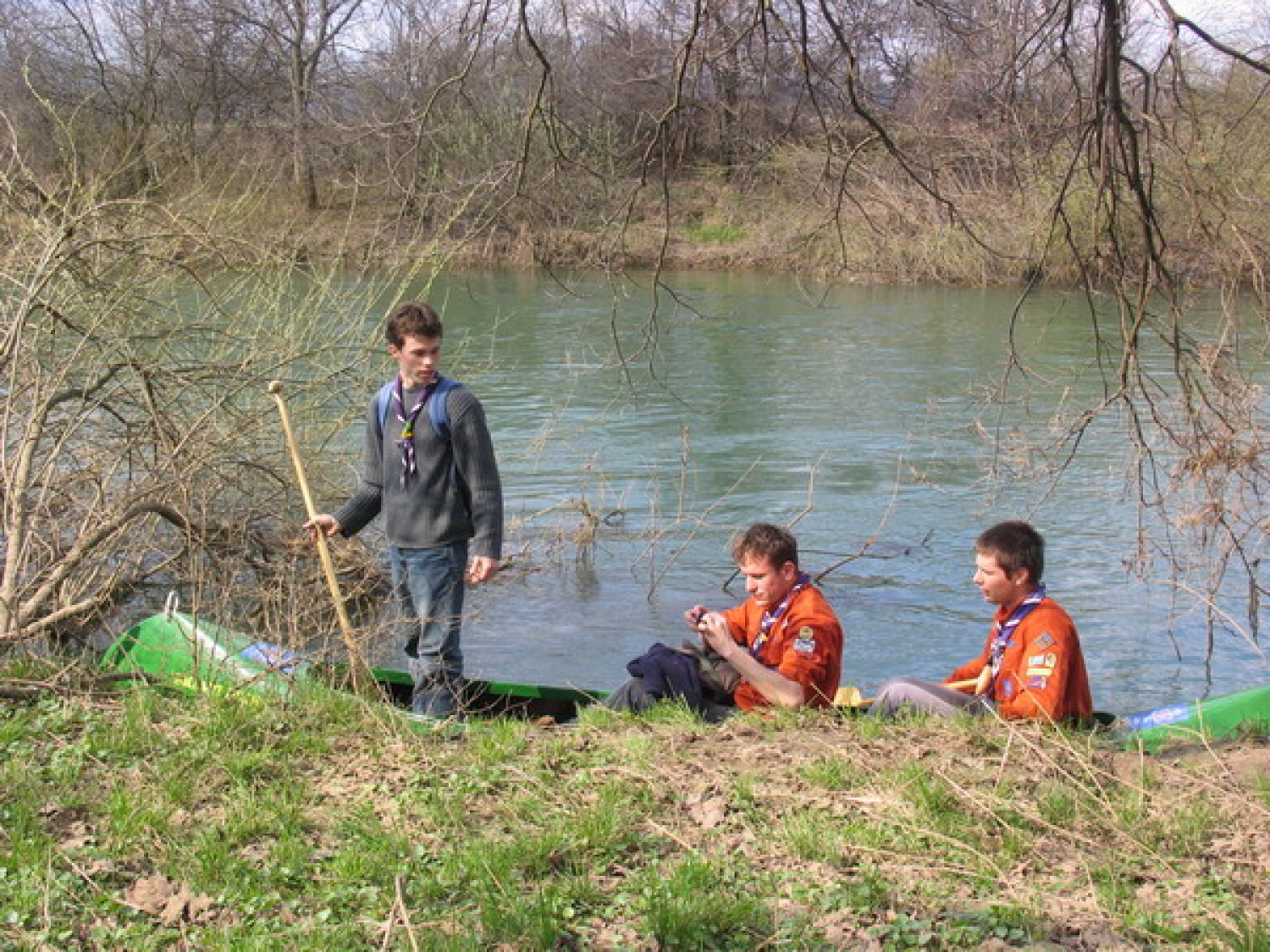 V nedeljo 2. aprila se je SKVO zbral v Bevkah, kjer smo odšli na Bi-Pi-jev prvi tabor na Brownsea. Poskušali smo se vživeti v dogajanje na taboru kot ga je izvedel naš utanovitelj. Na otoku nas je pozdravil Bi-Pi, dvignili smo zastave, postavili šotore (bivake), delali vaje za moč se praktično uposabljali (prva pomoč in reševanje življenaja) in igrali (zasledovanje). Zaključili smo s tabornim ognjem in večerjo (hrenovke+twist).