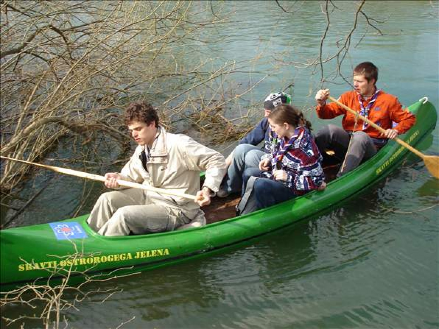 V nedeljo 2. aprila se je SKVO zbral v Bevkah, kjer smo odšli na Bi-Pi-jev prvi tabor na Brownsea. Poskušali smo se vživeti v dogajanje na taboru kot ga je izvedel naš utanovitelj. Na otoku nas je pozdravil Bi-Pi, dvignili smo zastave, postavili šotore (bivake), delali vaje za moč se praktično uposabljali (prva pomoč in reševanje življenaja) in igrali (zasledovanje). Zaključili smo s tabornim ognjem in večerjo (hrenovke+twist).