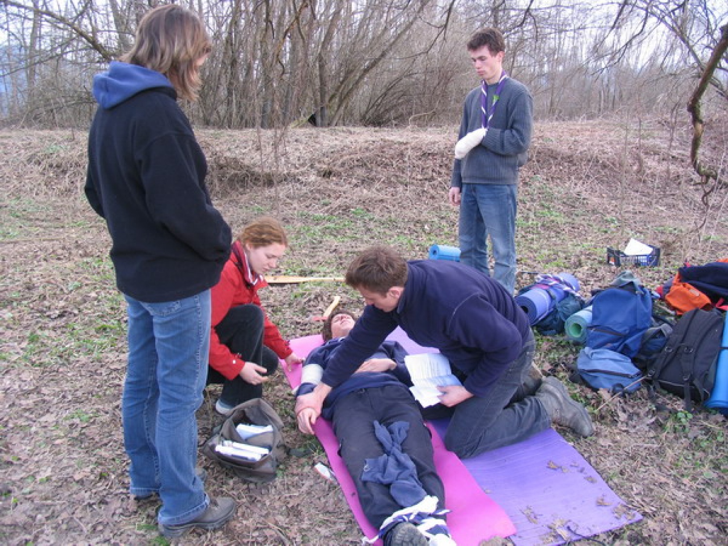V nedeljo 2. aprila se je SKVO zbral v Bevkah, kjer smo odšli na Bi-Pi-jev prvi tabor na Brownsea. Poskušali smo se vživeti v dogajanje na taboru kot ga je izvedel naš utanovitelj. Na otoku nas je pozdravil Bi-Pi, dvignili smo zastave, postavili šotore (bivake), delali vaje za moč se praktično uposabljali (prva pomoč in reševanje življenaja) in igrali (zasledovanje). Zaključili smo s tabornim ognjem in večerjo (hrenovke+twist).