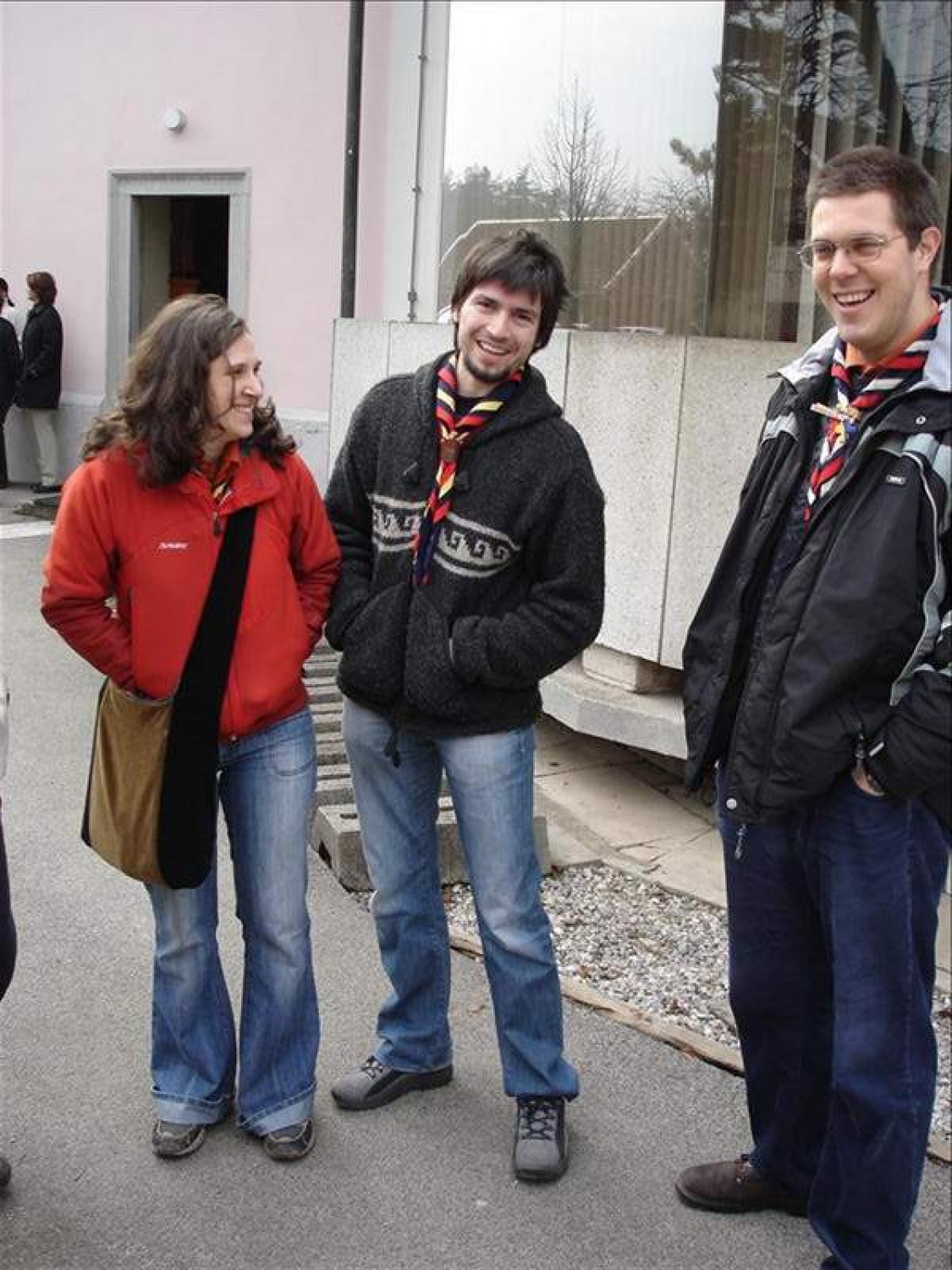 Dobili smo se pred cerkvijo